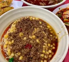 Dry-Mixed Pea and Pork Noodles