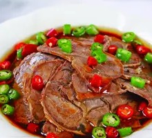 Stir-Fried Beef with Chili Peppers