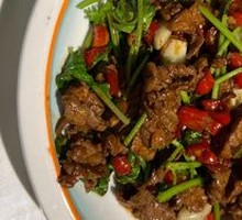 Stir-Fried Beef with Yellow Onion