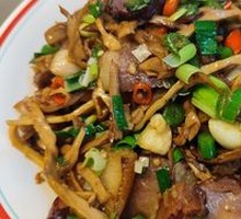 Stir-fried smoked bamboo shoots with preserved pork