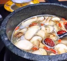 Stone Pot Chicken with Matsutake Mushroom