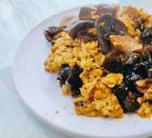 Sour Stir-Fried Egg with Wood Ear Mushrooms