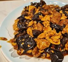 Sour Stir-Fried Egg with Wood Ear Mushrooms