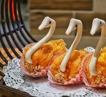 Durian Swan Pastry