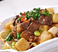 土豆烧牛肉盖面