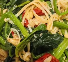 Enoki Mushroom and Spinach Stir-fry