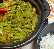 Braised Pork and Green Beans in Clay Pot