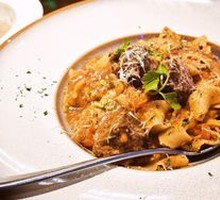 红酒烩牛肉宽面