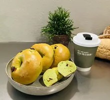 Barley Leaf Cranberry Bialy