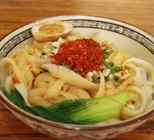 Beef Spicy Oil-Poured Spinach Noodles