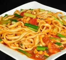 Tomato and Laoganma Stir-Fried Knife-Sliced Noodles