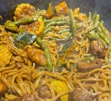 Signature Braised Pork with Noodles in Small Pot