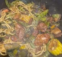 招牌排骨焖面