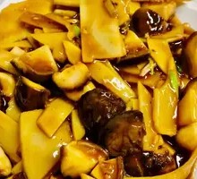 Braised Bamboo Shoots and Mushrooms