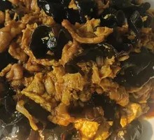Sour Stir-Fried Egg with Wood Ear Mushrooms