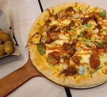 Spicy Crawfish & Tender Chicken Pizza