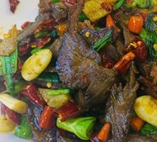 Stir-Fried Beef with Yellow Onion