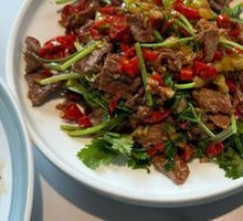 Stir-Fried Beef with Yellow Onion