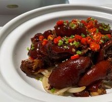 Braised Pig Trotter with Preserved Mustard Greens