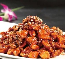 Stir-Fried Chicken with Almonds in Sauce