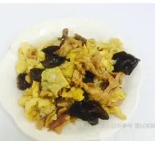 Sour Stir-Fried Egg with Wood Ear Mushrooms