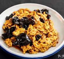 Sour Stir-Fried Egg with Wood Ear Mushrooms