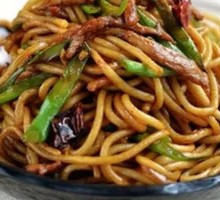 Stir-Fried Pork Shreds with Green Peppers and Handmade Noodles