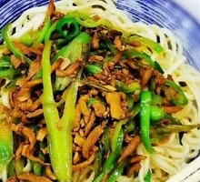 Green Pepper Shredded Pork Noodle Soup
