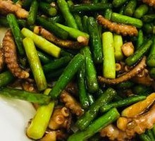 Stir-fried Garlic Shoots with Octopus