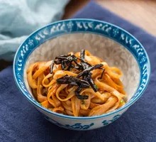 Scallion Oil Noodles with Knife-Sliced Noodles