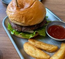 Wesley's Classic Burger