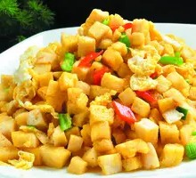 Bell Pepper and Egg Stir-fried with Fried Dough Pieces