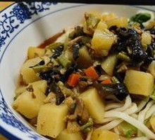 Dry-Mixed Noodles with Pork Sauce