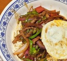 Spicy Stir-Fried Yellow Beef Noodles