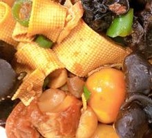 Braised Pig Trotters in Brown Sauce