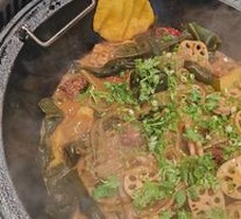 Stewed Goose in Iron Pot