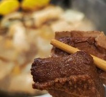 Stewed Goose in Iron Pot