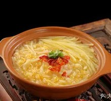 Sour Cabbage and Potato Stir-Fry Pot