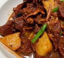Stewed Beef with Small Potatoes