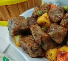 Fresh Pineapple Beef Cubes