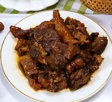 Stewed Beef with Yellow Sauce