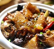 Stewed Chicken with Mushroom Noodles