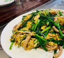 Squid Stir-Fried with Leeks