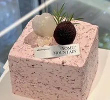 Waxberry Lychee Cream Cake