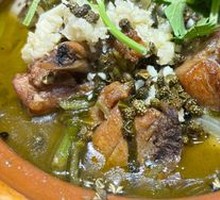 Spicy Pepper and Oil Chicken in Clay Pot