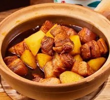 Braised Pork Belly in Clay Pot