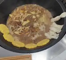 Stewed Goose and Fish in Iron Pot