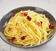 Sour Stir-Fried Bean Sprouts