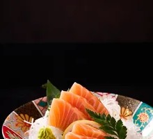 Caramelized Salmon Rolls