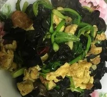 Spinach Black Mushroom Egg Stir-fry